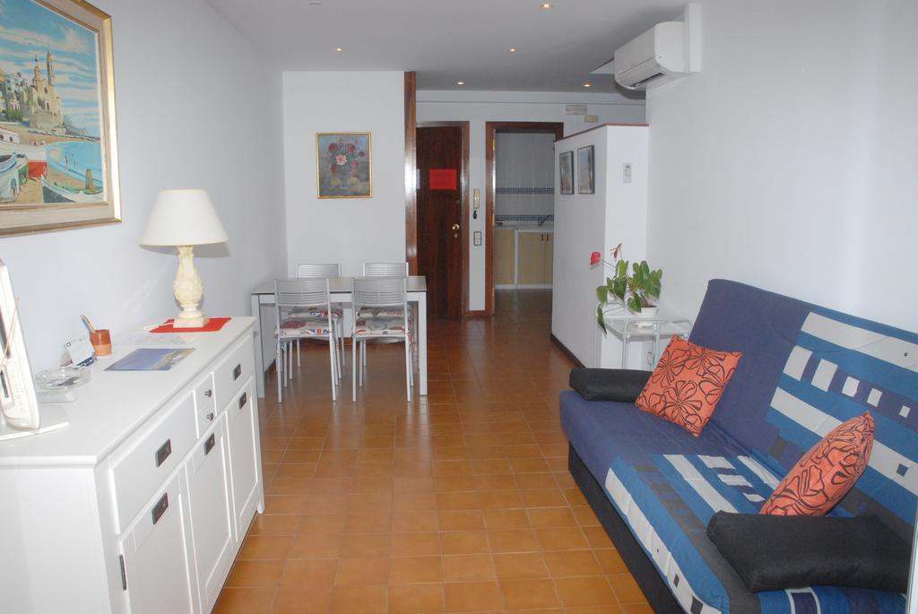 Apartaments Bonaventura 7 Sitges Bagian luar foto